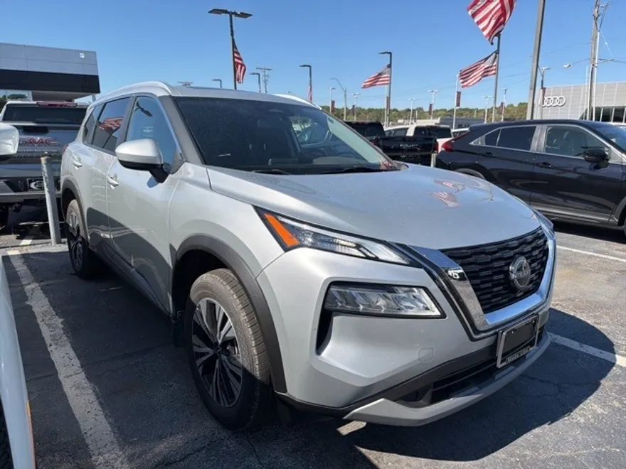 2023 Nissan Rogue SV photo 1