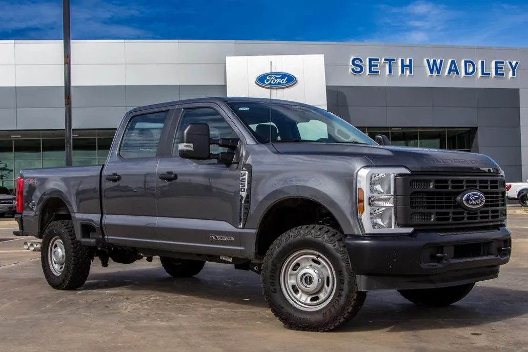 2025 Ford F-250 photo 1