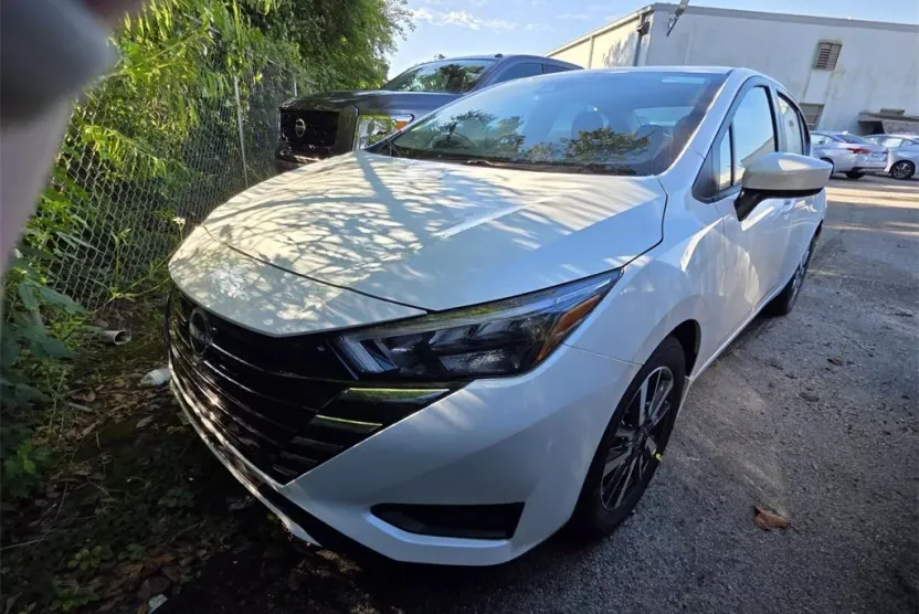 2025 Nissan Versa 1.6 SV photo 1