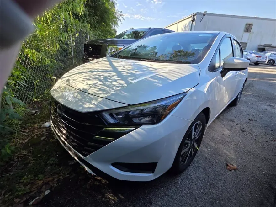 2025 Nissan Versa 1.6 SV photo 1