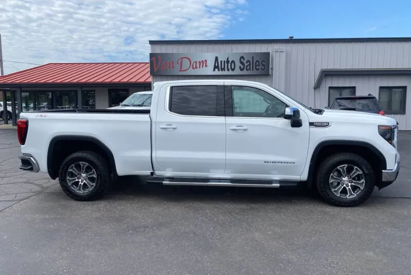2023 Gmc Sierra SLE photo 1