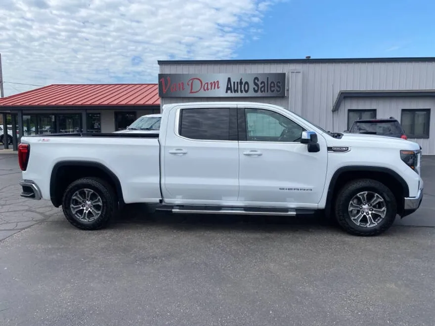 2023 Gmc Sierra SLE photo 1