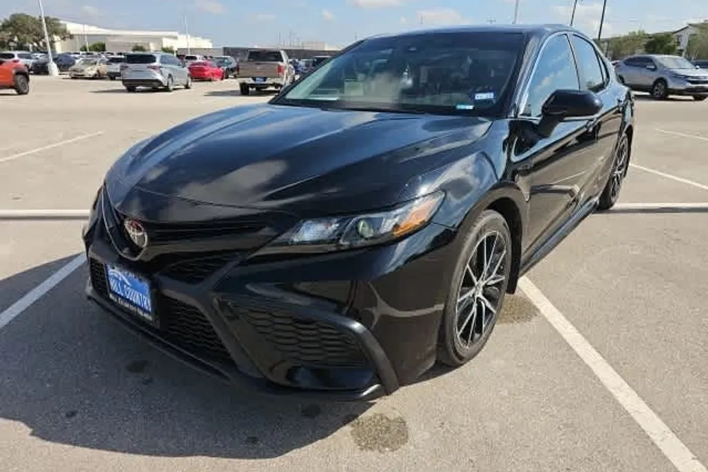 2023 Toyota Camry SE photo 1