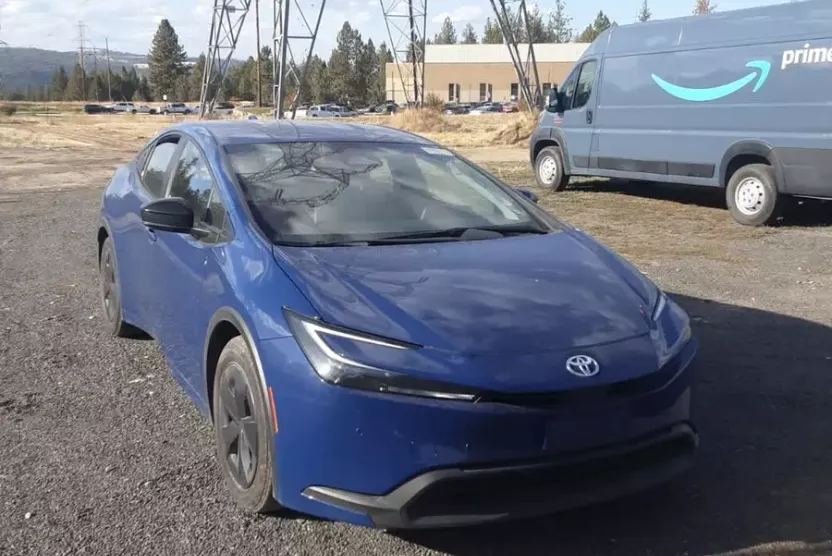 2025 Toyota Prius LE photo 1