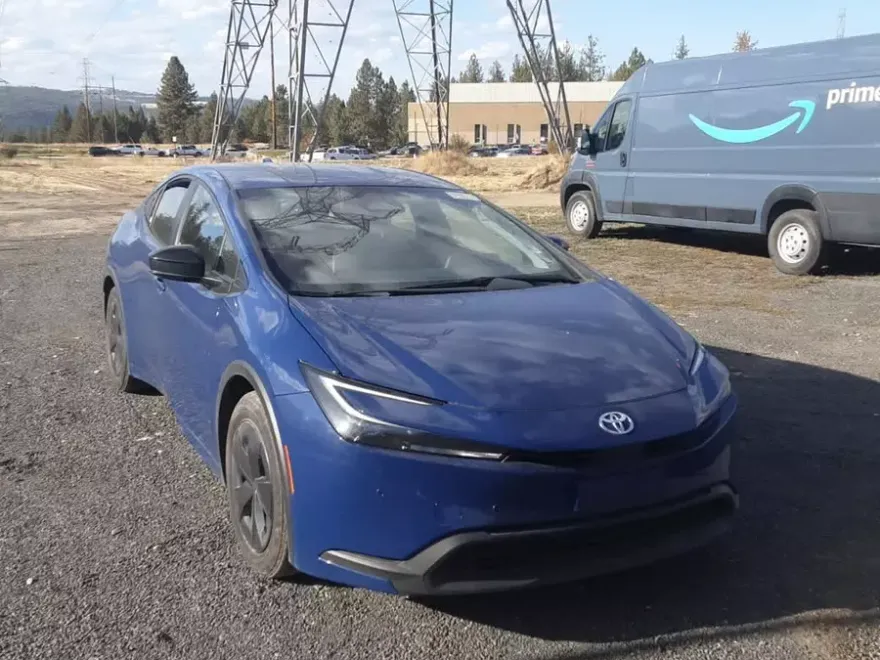 2025 Toyota Prius LE photo 1