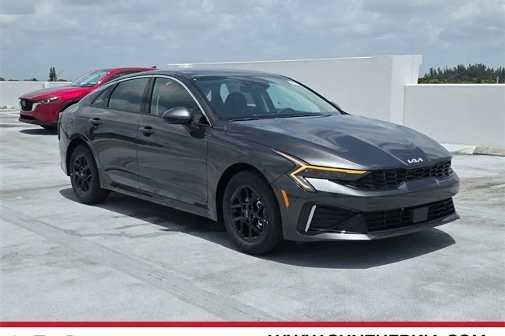 2025 Kia K5 LXS photo 1