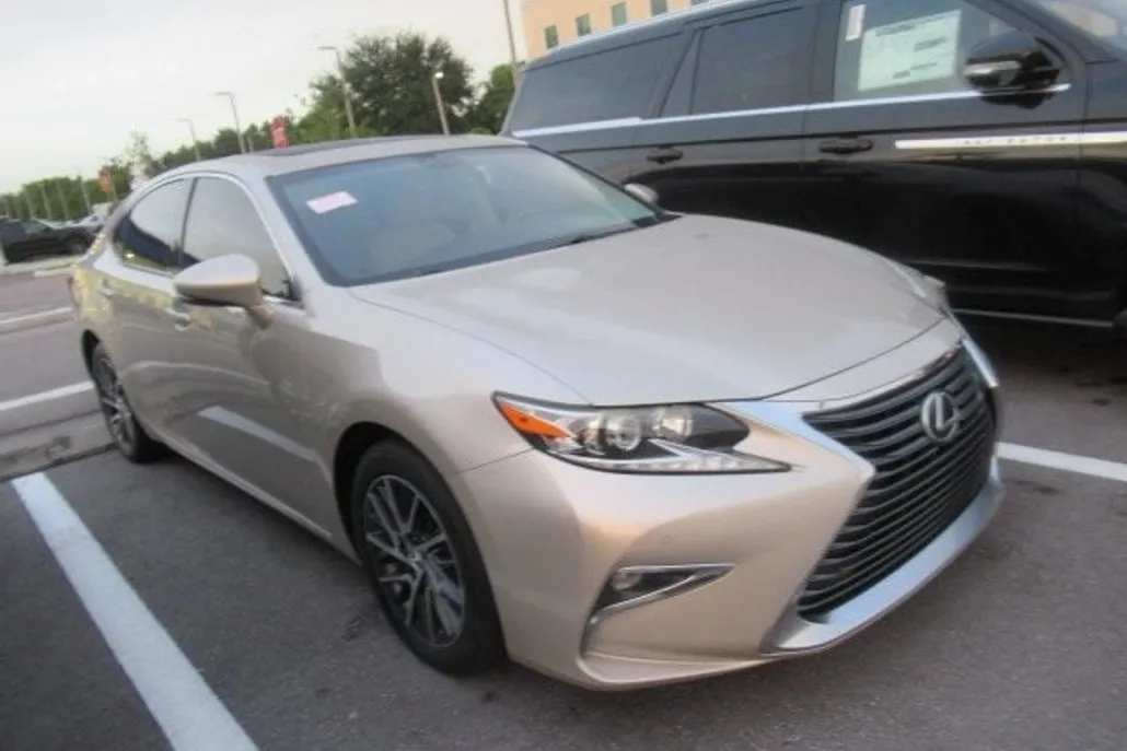 2016 Lexus ES 350 Base photo 1
