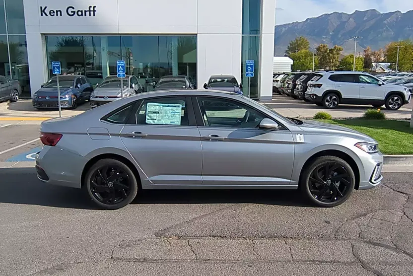 2025 Volkswagen Jetta SE photo 1