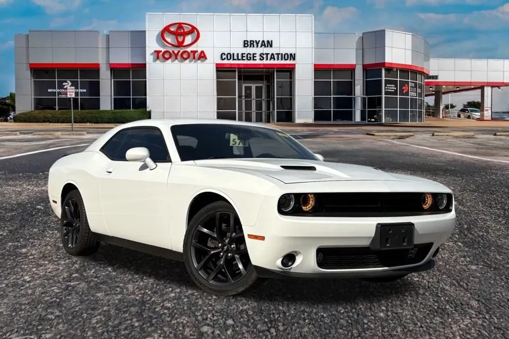 2019 Dodge Challenger SXT photo 1