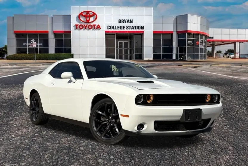 2019 Dodge Challenger SXT photo 1