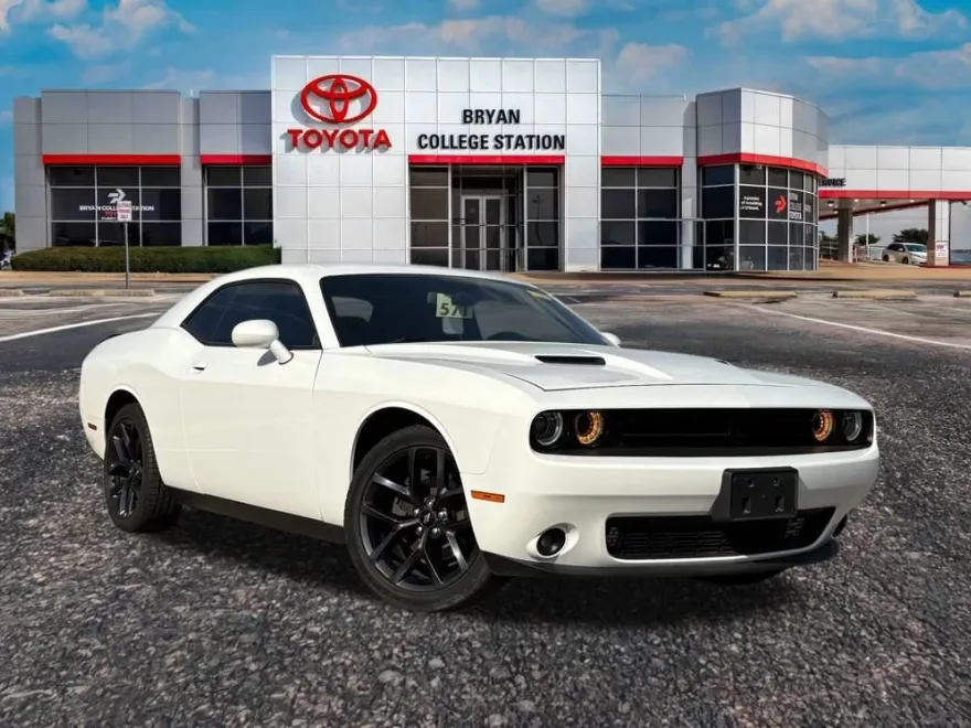 2019 Dodge Challenger SXT photo 1