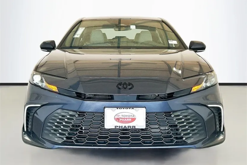 2026 Toyota Camry SE photo 1