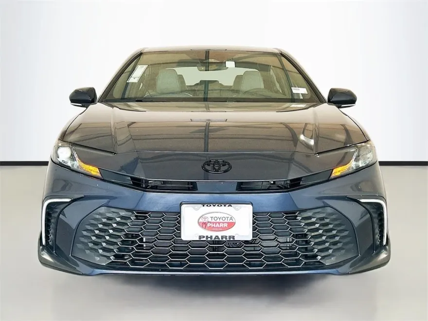 2026 Toyota Camry SE photo 1