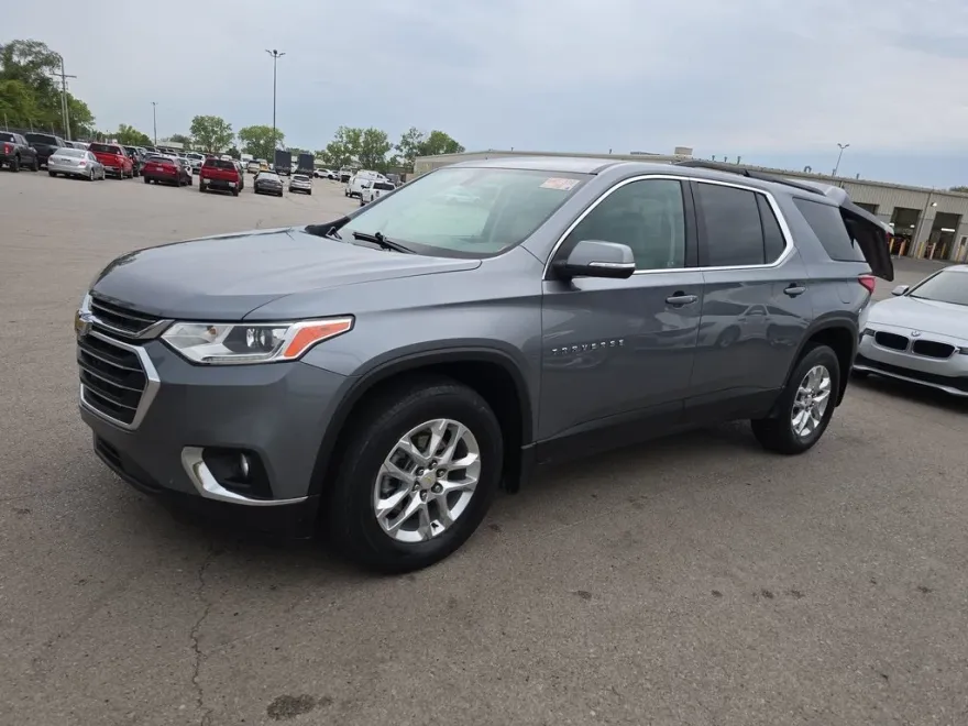 2021 Chevrolet Traverse Leather photo 1