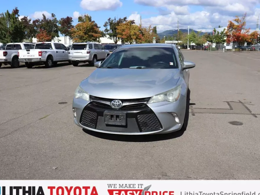 2016 Toyota Camry SE photo 1