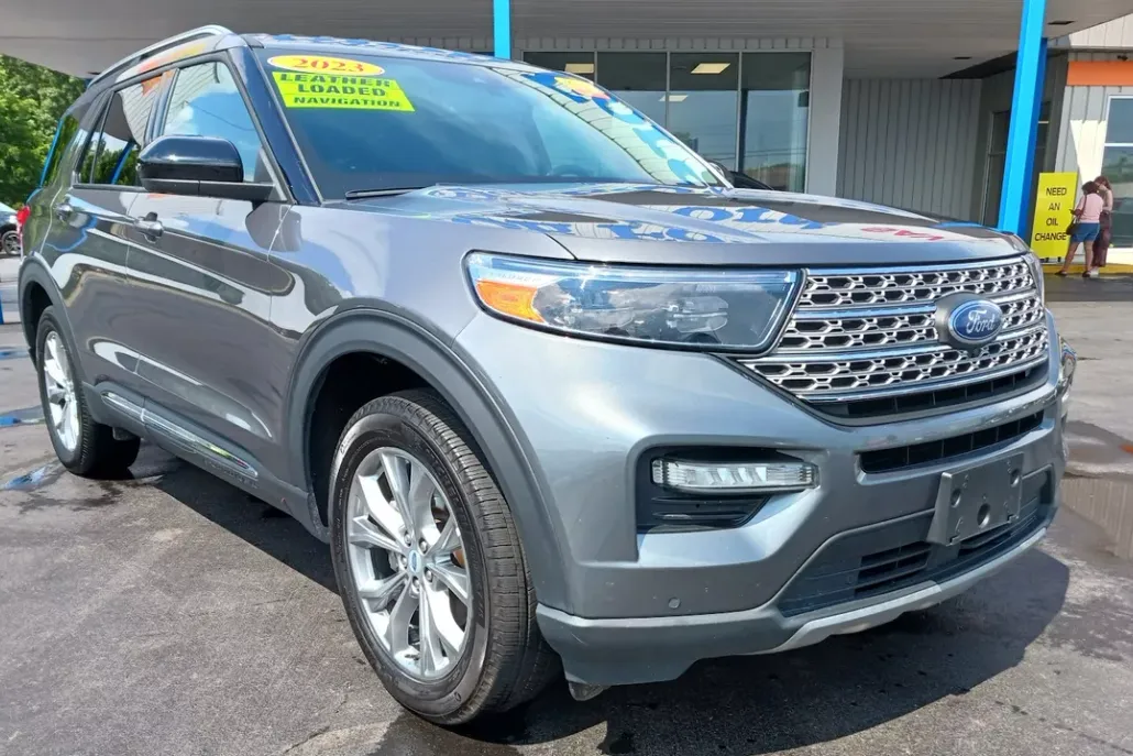 2023 Ford Explorer Limited photo 1