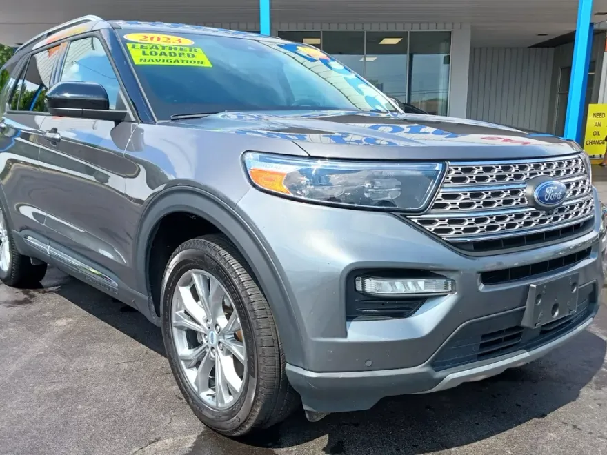 2023 Ford Explorer Limited photo 1