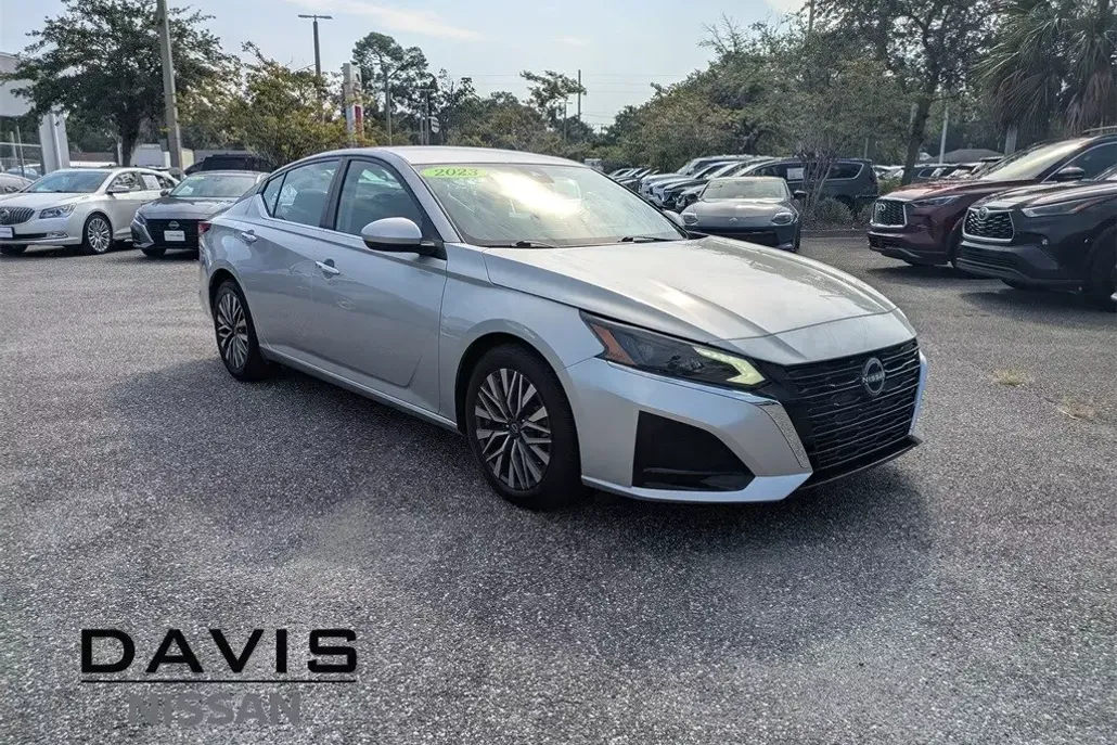 2023 Nissan Altima 2.5 SV photo 1