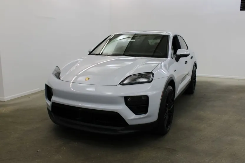 2025 Porsche Macan Electric photo 1