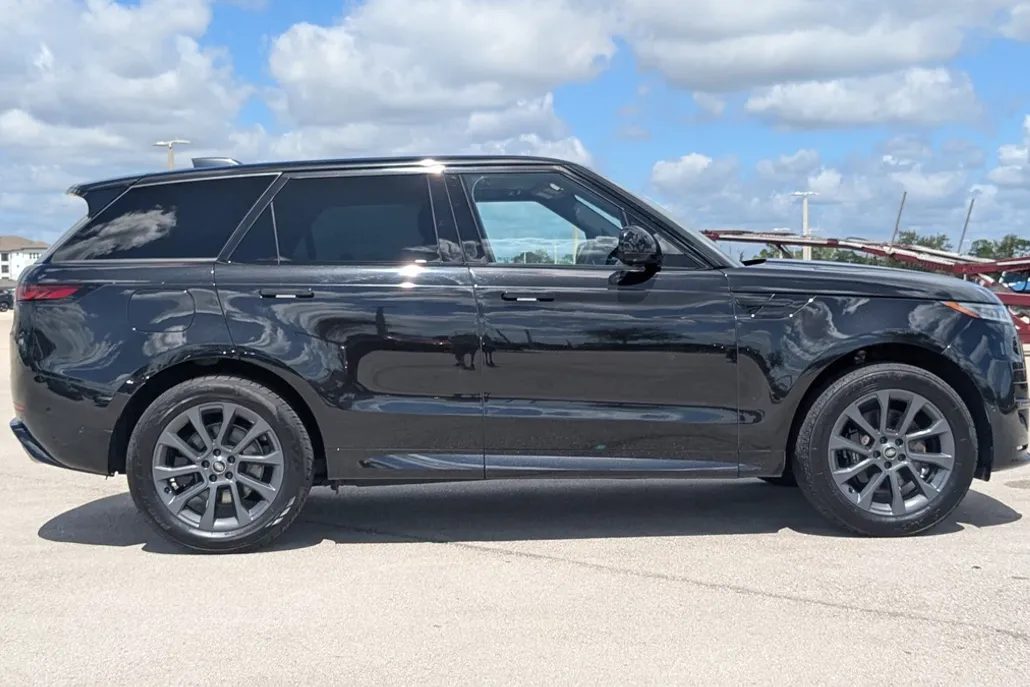 2024 Land Rover Range Rover Sport SE photo 1