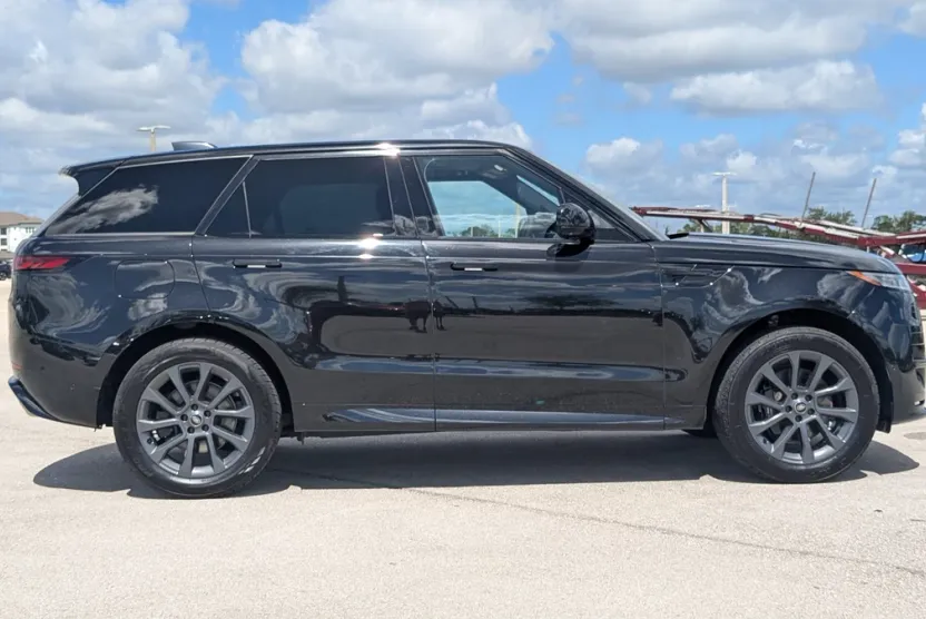 2024 Land Rover Range Rover Sport SE photo 1