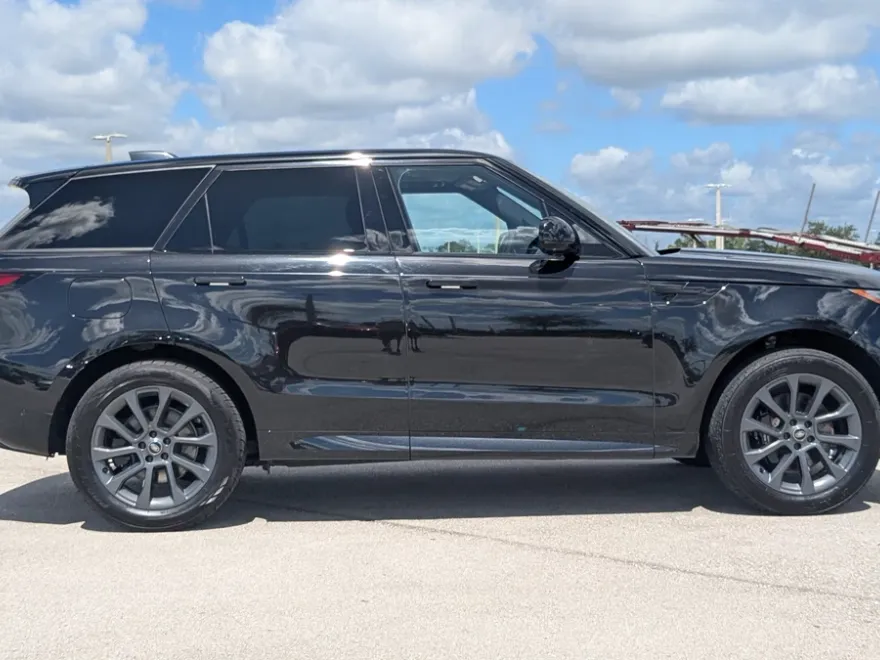 2024 Land Rover Range Rover Sport SE photo 1