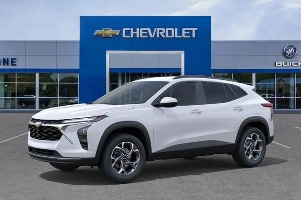 2025 Chevrolet Trax LT photo 1