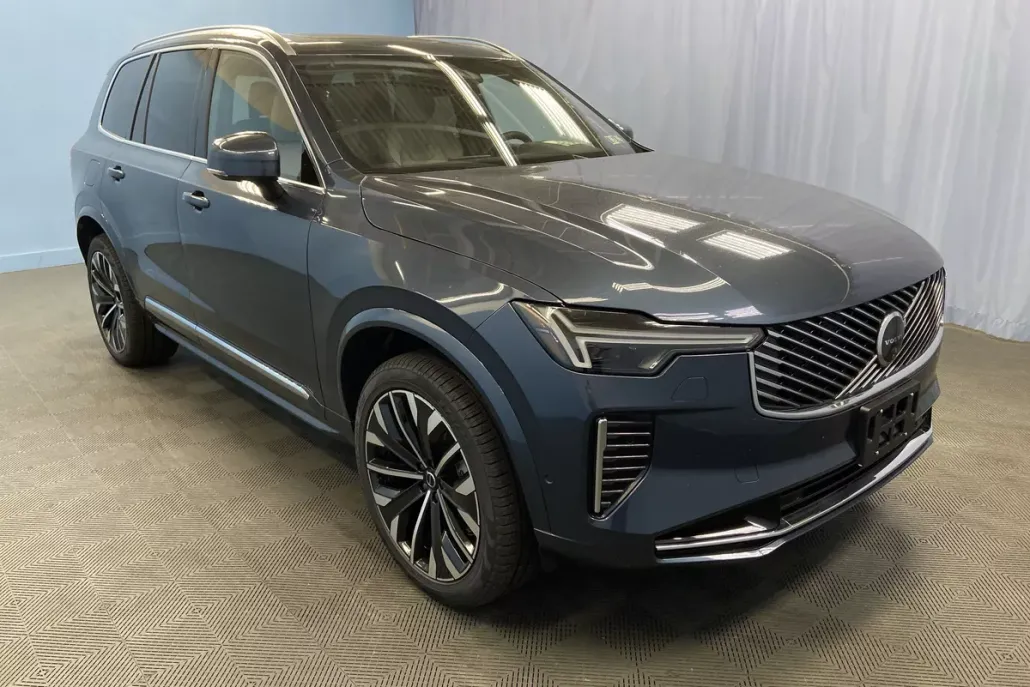 2026 Volvo XC90 Plus Black Edition photo 1