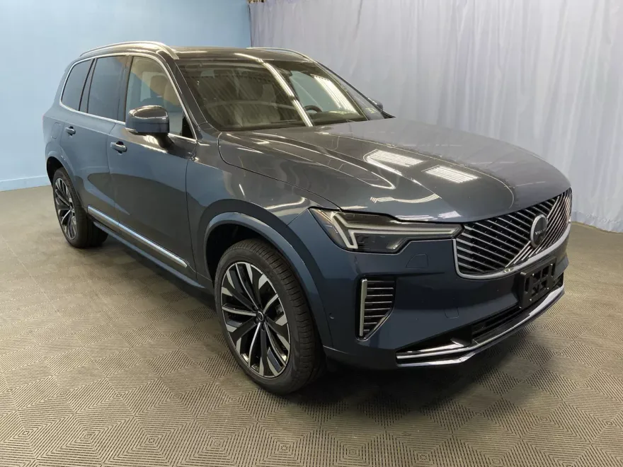 2026 Volvo XC90 Plus Black Edition photo 1