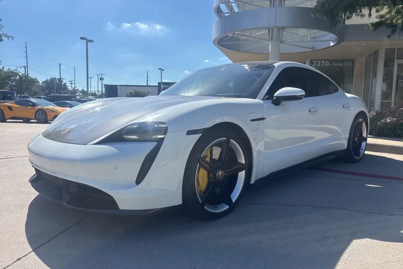 2020 Porsche Taycan Turbo S photo 1