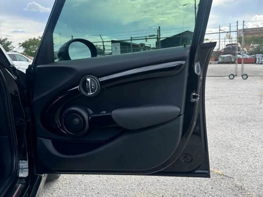 2018 Mini Cooper 4 Door Hardtop S photo 1