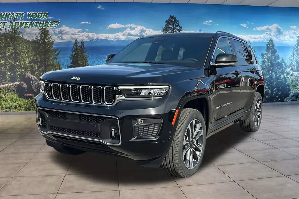 2025 Jeep Grand Cherokee Overland photo 1