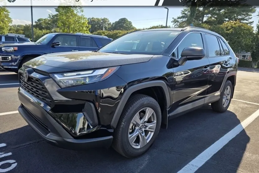 2025 Toyota RAV4 Hybrid LE photo 1