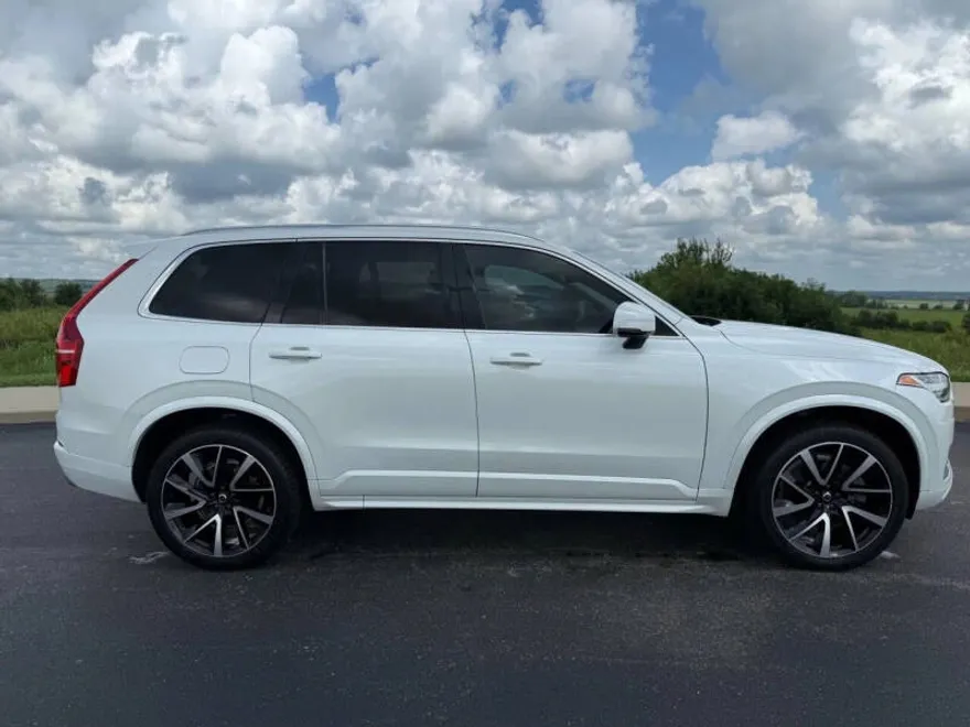 2020 Volvo XC90 T6 Momentum photo 1