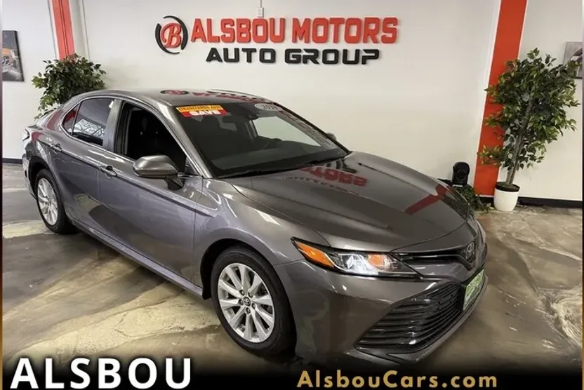 2018 Toyota Camry SE XLE photo 1