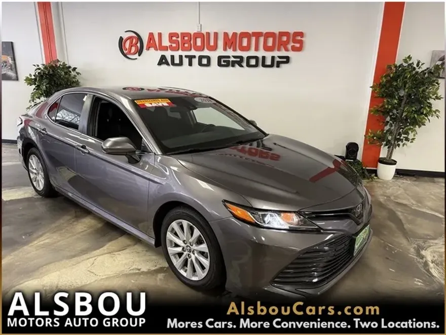 2018 Toyota Camry SE XLE photo 1