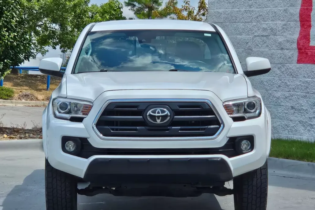 2018 Toyota Tacoma SR5 photo 1