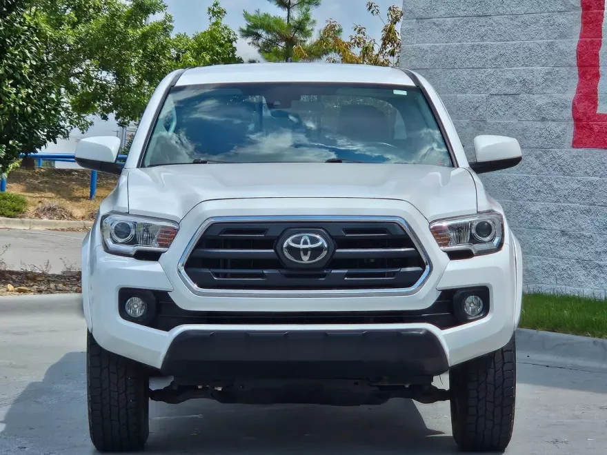 2018 Toyota Tacoma SR5 photo 1