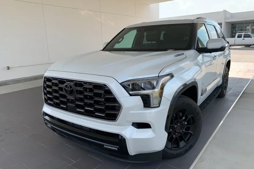 2024 Toyota Sequoia Platinum photo 1