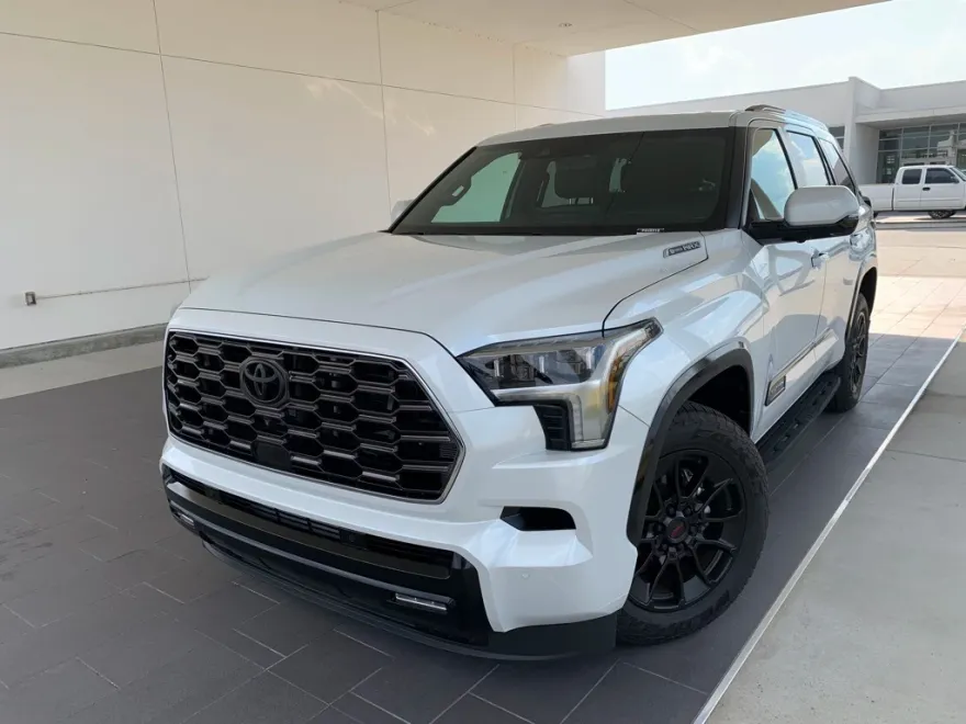 2024 Toyota Sequoia Platinum photo 1
