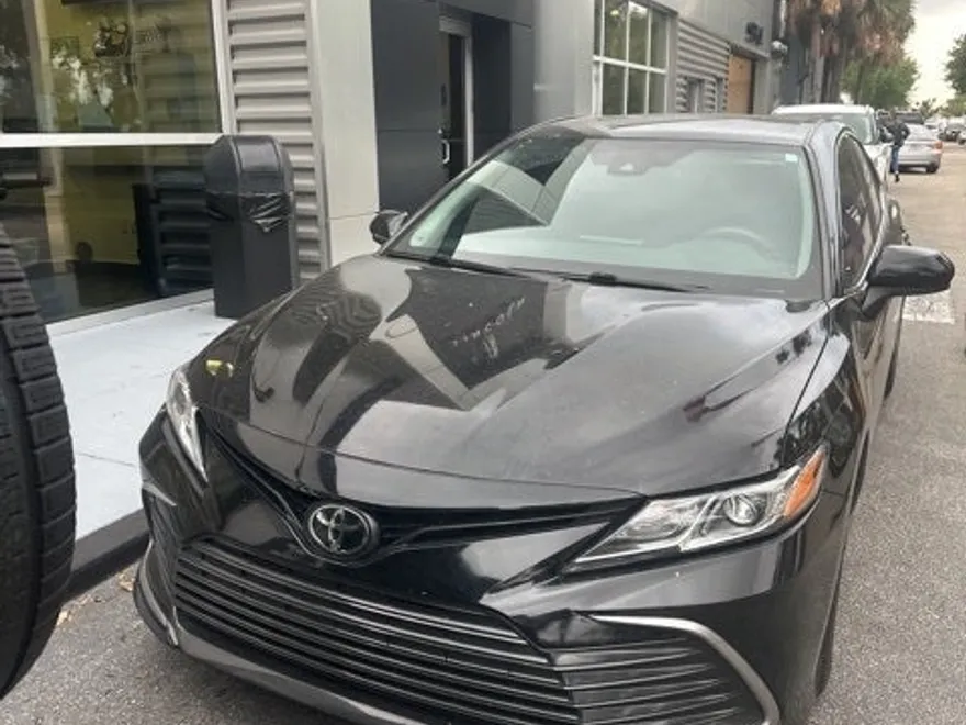2022 Toyota Camry LE photo 1