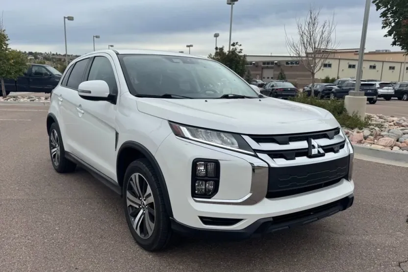 2021 Mitsubishi Outlander Sport LE photo 1