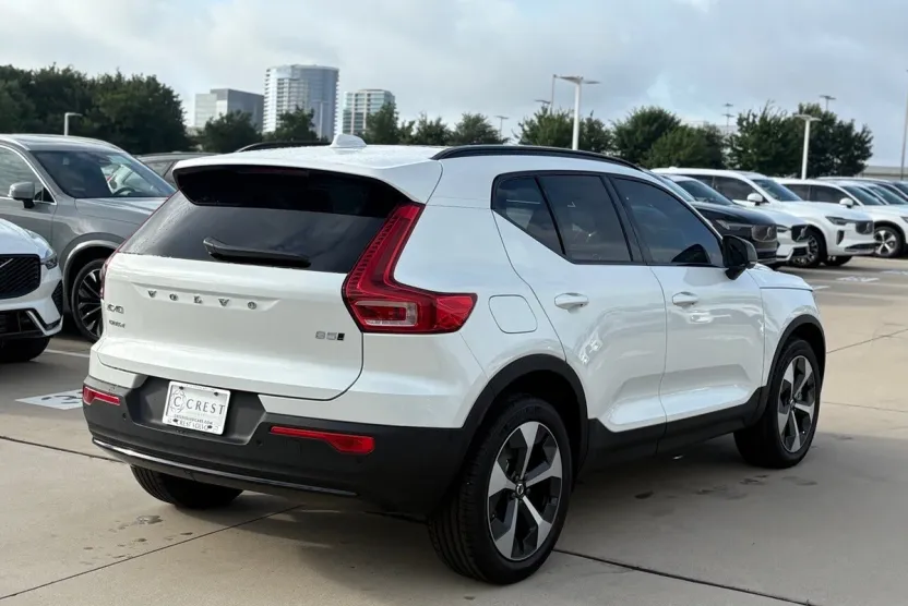 2026 Volvo XC40 Plus photo 1