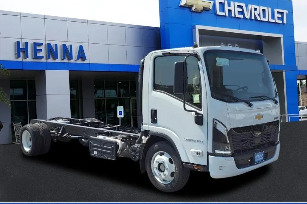 2025 Chevrolet Silverado photo 1