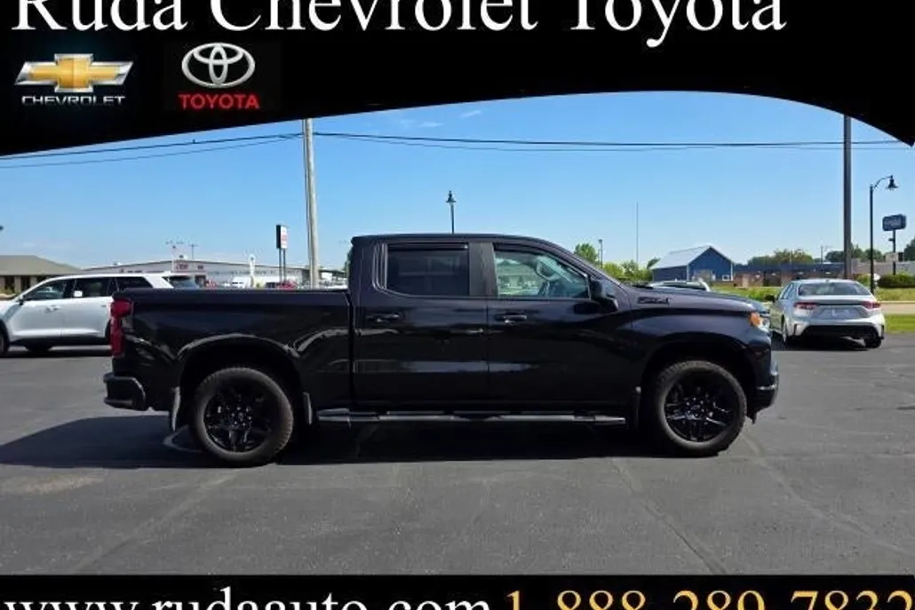 2024 Chevrolet Silverado 1500 RST photo 1