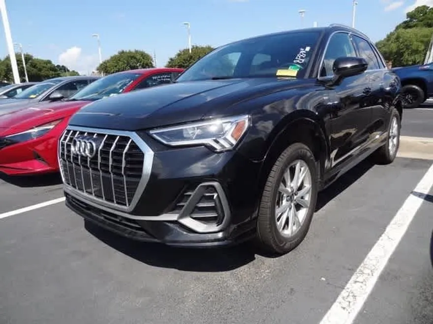 2023 Audi Q3 S line Premium photo 1