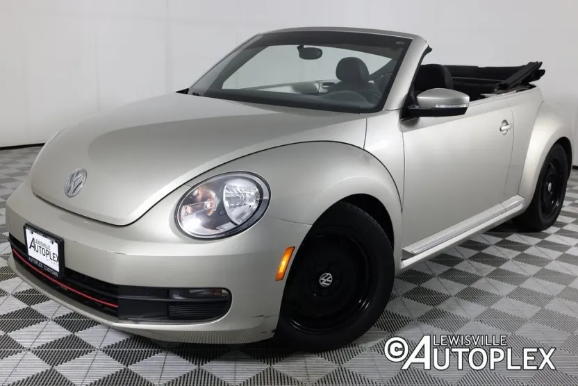 2015 Volkswagen Beetle 1.8T Convertible photo 1