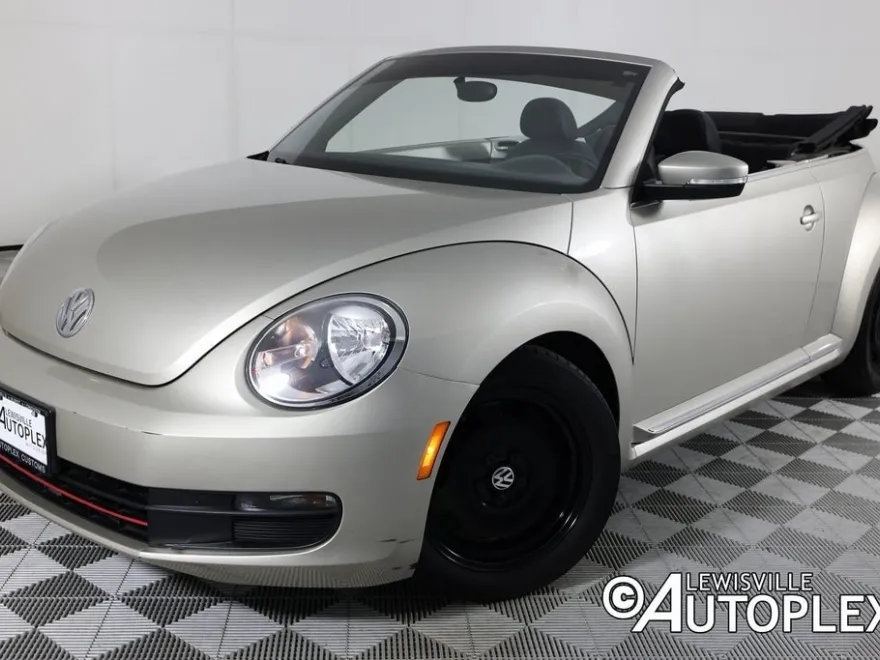 2015 Volkswagen Beetle 1.8T Convertible photo 1
