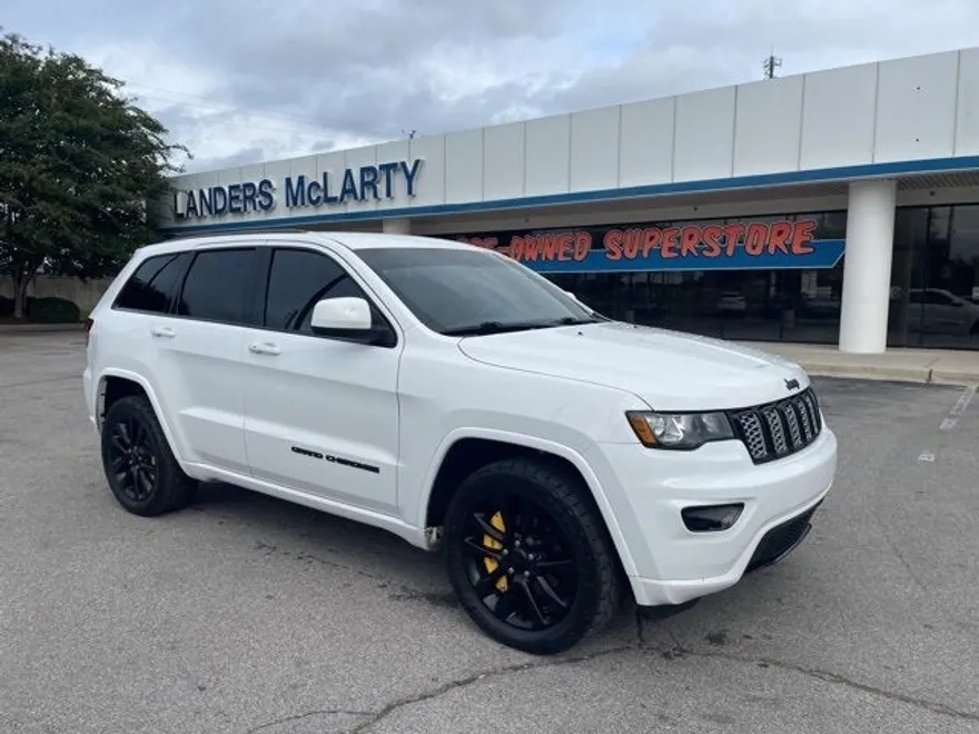 2017 Jeep Grand Cherokee Altitude photo 1
