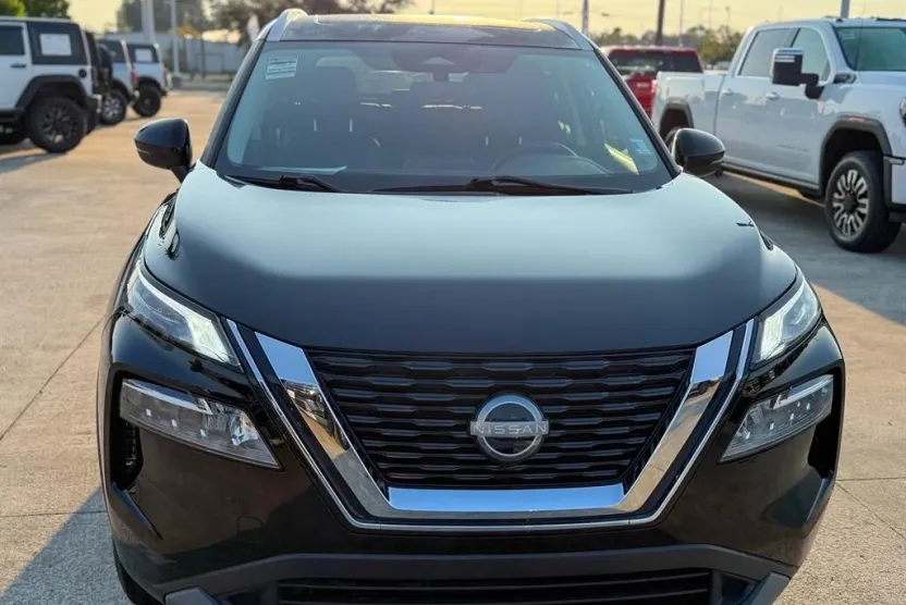 2023 Nissan Rogue SV photo 1